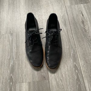 Frye Oxford shoes- new